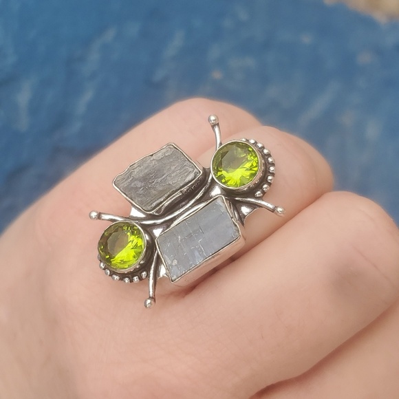 New Rough Kyanite & Peridot 925 Silver Statement Ring. - Picture 9 of 11